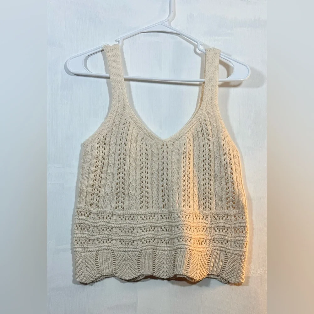 Altar'd State Size Small Cream V-Neck Tank Sweater